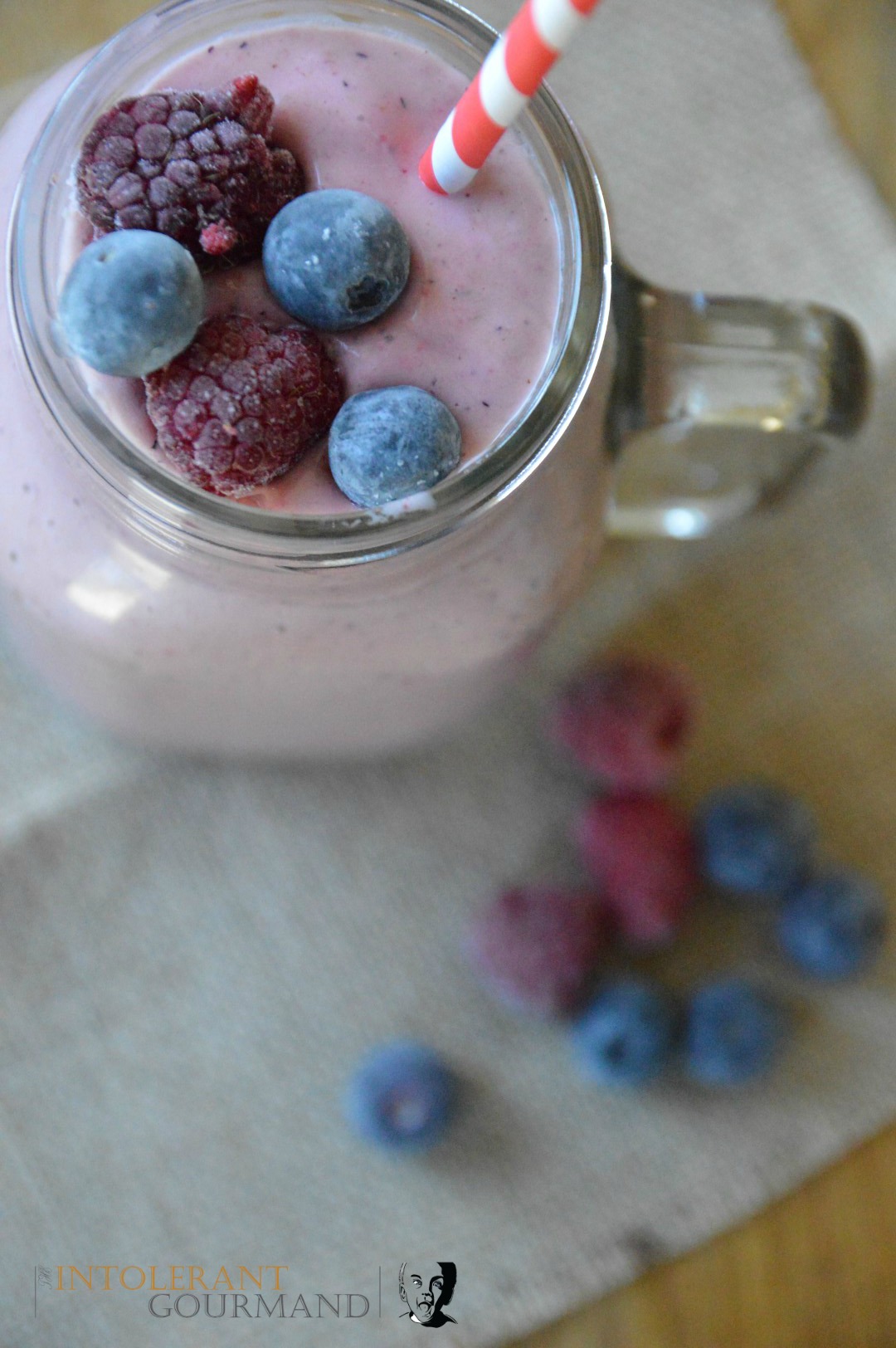 Breakfast Berry Smoothie - packed full of blueberries & raspberries