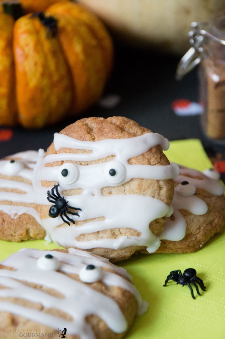 Halloween Cookies - delicious gluten-free and vegan pumpkin spiced cookies, perfect for halloween treats, or simply just because. So quick and easy to make, little ones will love to help! www.intolerantgourmand.com