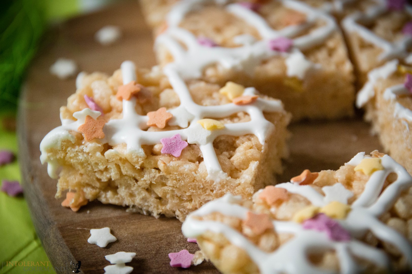 Easter Crispie Cakes - a new Easter twist on the classic crispie cake. Dairy-free, gluten-free and super simple to make too! It's the perfect treat to make with little ones! www.intolerantgourmand.com